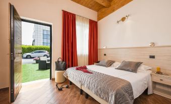 Simon Hotel