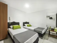 Ayenda 1016 Bogota Chapinero Hotels near Royal Center
