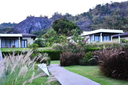 The Spirit Resort Hua Hin Отели рядом с достопримечательностью «Sai Noi Beach»