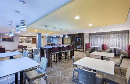 La Quinta Inn & Suites by Wyndham Pigeon Forge-Dollywood Отели в г. Пиджен Фордж