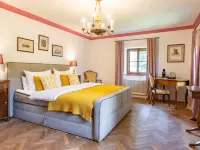 Der Schlosswirt zu Anif - Biedermeierhotel Und Restaurant Hotels in Anif