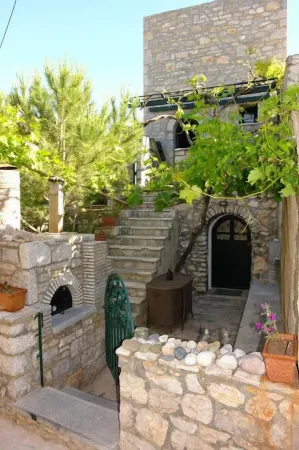 Avgonima Chios Spitakia Cottages Отели рядом с достопримечательностью «Chios port»