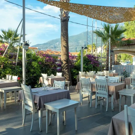 Sea Breeze Hotel and Apartments