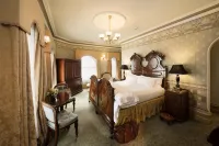 Craig's Royal Hotel - balcony