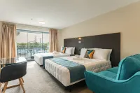 Dolphin Motel