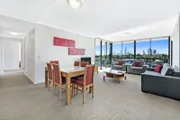 ULTIQA Freshwater Point Resort Broadbeach - 4-Star