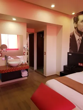 Hotel Hollywood Отели рядом с достопримечательностью «GNP Seguros Stadium»