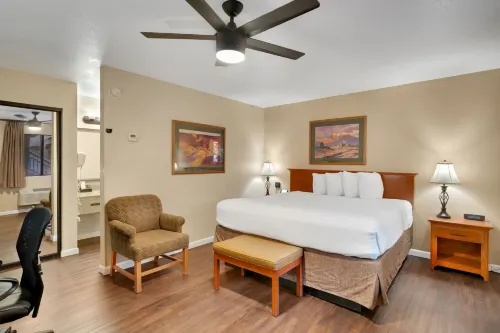 Clarion Inn - parking