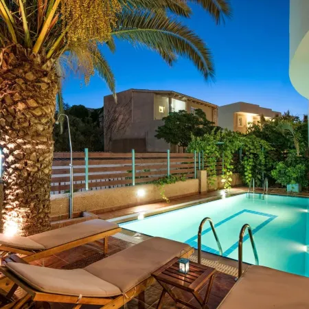 Seafalios-Beach Front Apt