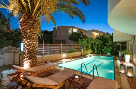 Seafalios-Beach Front Apt