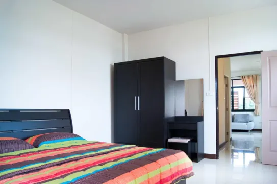 ห้องดีลักซ์ เตียงใหญ่ 1 เตียง