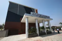 Hotel Golden Gateway Hotel dekat Sripuram Golden Temple