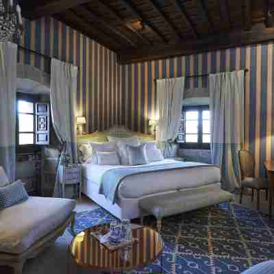 Helguera Palacio Boutique & Antique Rooms