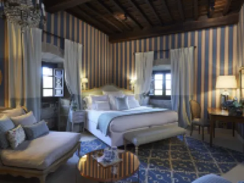 Helguera Palacio Boutique & Antique Hotels in Pas - Miera