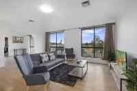 Econo Lodge Lilydale Hotels near Blue Turtle