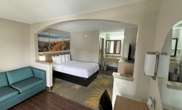 Days Inn & Suites by Wyndham Tuscaloosa - Univ. of Alabama