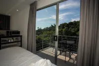 El Faro Containers Beach Hotel Các khách sạn ở Quepos
