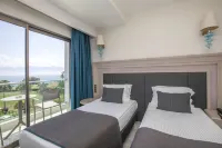 Falcon Hotel - balcony