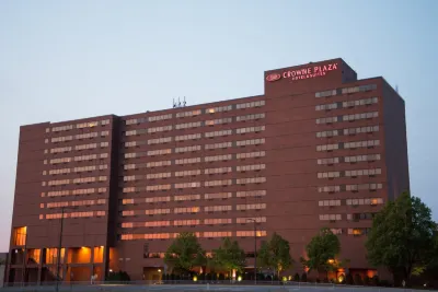 Crowne Plaza Suites MSP Airport - Mall of America Hotels in Bloomington