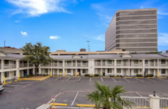 Quality Inn & Suites Hotels near Highland Park Village