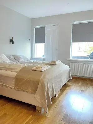 Day Dream Townhall Square Apartments Hotels in Svalbarðseyri