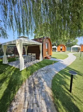 Vicolungo Glamor Lodge & Spa Ondaland Waterpark Отели в г. Силлавенго