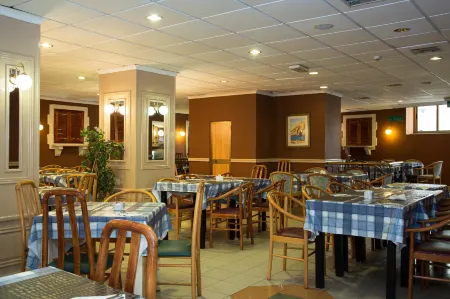 The San Anton Hotel Отели рядом с достопримечательностью «Pjazza San Pawl Playground»