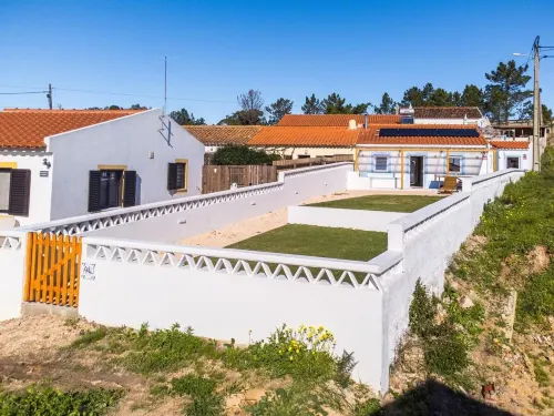 Cottage in Aljezur- 2 Bed Ensuite-Casinha da Ivone Hotels in Aljezur