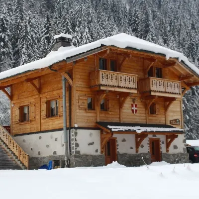 Hôtel et Chalet Au Coin du Feu Chilly Powder Hotels near Surf Ski Lift
