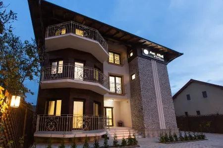 Ave, Alba! Отели рядом с достопримечательностью «D M»