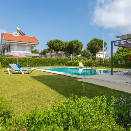 EV Apartments, Shared Pool, 900 m to Beach