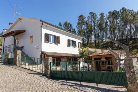 Casa da Ponte Velha Отели в г. Сан-Педру-ду-Сул