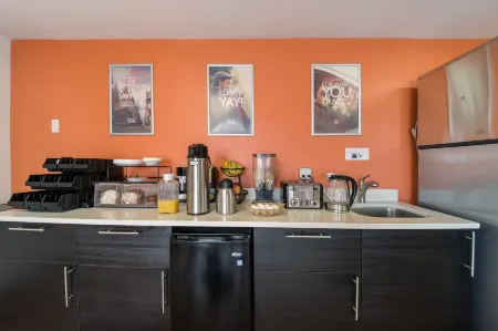 Motel 6 Cranbrook, BC Отели в г. Кранбрук