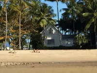 Lazy Lizard Motor Inn - Beach
