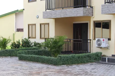 Evergreen Apartments Отели в г. Адента Мунисипалити