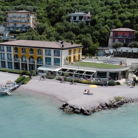 Hotel Europa Отели в г. Мальчезине
