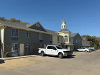 Victorian Inn Hotels near Chief Standing Bear Trail - Blue Springs Trailhead