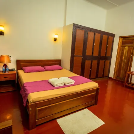Dayanithi Guest House