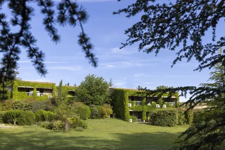 Lou Paradou Отели в г. Греу-ле-Бен