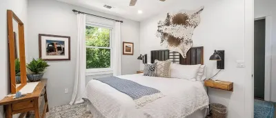 Chic and Cozy, Le Coop. Walk to Paso's best wineries. 10 min to town. Hotels near Kiler Ridge Olive Farm