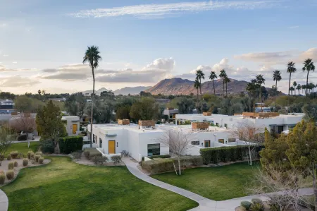 Andaz Scottsdale Resort and Bungalows Отели рядом с достопримечательностью «On The Edge Gallery»