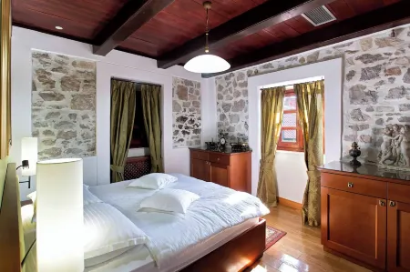 Heritage Hotel & Estate Raznjevica Dvori AD 1307 Отели в г. Sveti Filip i Jakov