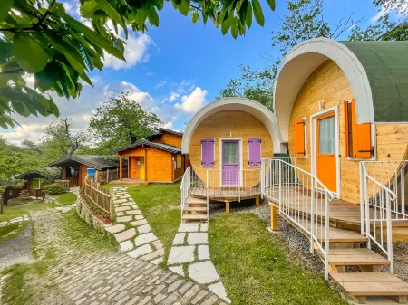 Glamping Villaggio Parco Dei Castagni 4 Stelle Отели в г. Павулло-нель-Фриньяно