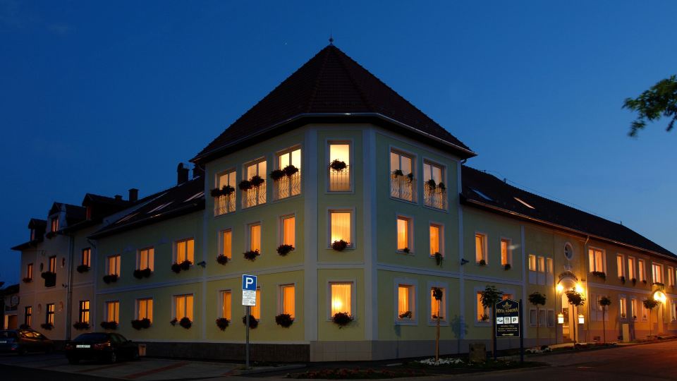 Hotel Korona Wellness, Rendezvény és Borszálloda