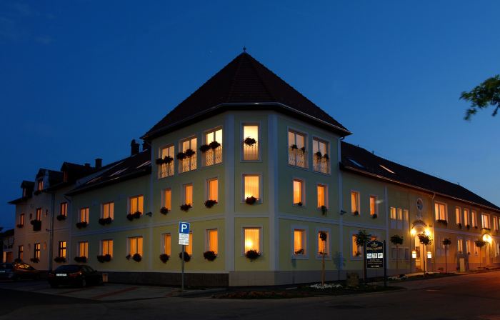 Hotel Korona Wellness, Rendezvény és Borszálloda