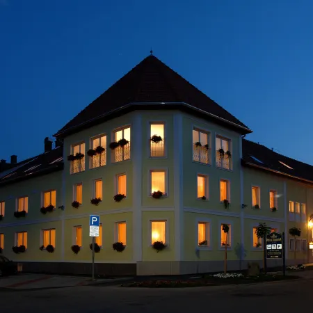Hotel Korona Wellness, Rendezvény és Borszálloda
