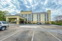 OYO Townhouse Jackson - Ridgeland Отели рядом с достопримечательностью «Dr A H McCoy Federal Building»