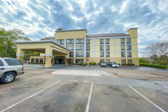 OYO Townhouse Jackson - Ridgeland