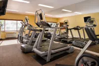 Azure Hotel & Suites, Trademark Collection by Wyndham - Gym