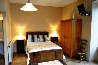 Les gîtes du Bourg فنادق في Lacapelle-Viescamp
